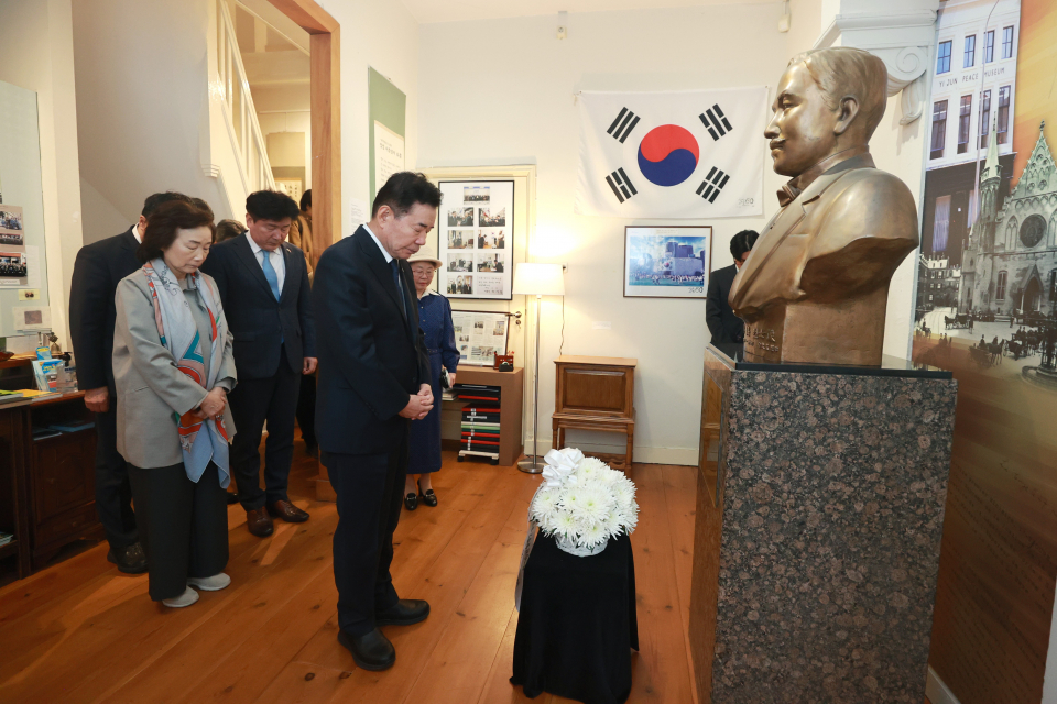 이준 열사 기념관을 방문한 김진표 국회의장(사진=대한민국 국회)