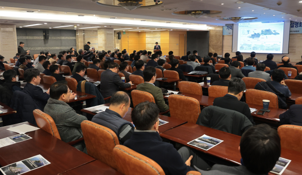 지난 2월 서울에서 열린 '가덕도신공항' 설명회(사진=연합뉴스)