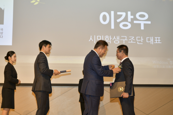 대한민국 자원봉사 대상에서 '국민훈장 석류장'을 수상한 이강우 대표. (사진=이강우 제공)