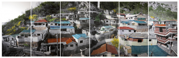강홍구, 그 집–불광3구역, 2010, 디지털 피그먼트 프린트, 잉크, 아크릴릭, 190×500cm. (사진=서울시립미술관)