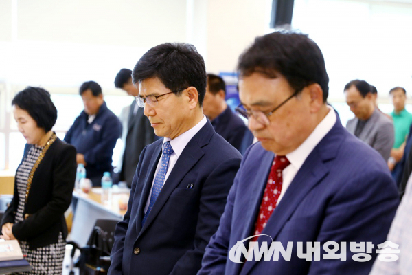순국선열과 영원한 미스터토일렛 고 심재덕 시장님에 대한 묵념(사진=김연식 기자)