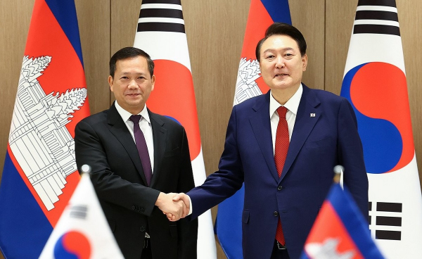16일 정상회담을 가진 훈 마넷 캄보디아 총리(왼쪽)와 윤석열 대통령. (사진=대통령실사진기자단)