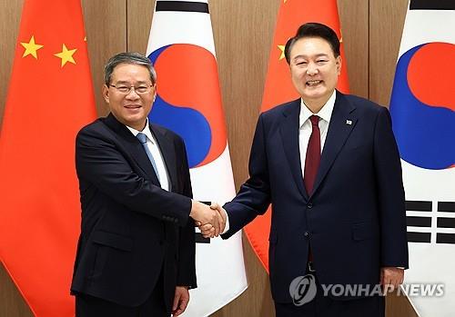 리창 중국 총리(좌)와 회담을 진행한 윤석열 대통령(우) (사진=연합뉴스)