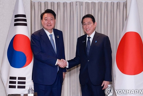 기시다 후미오 일본 총리와 정상회담을 진행한 윤석열 대통령(사진=연합뉴스)