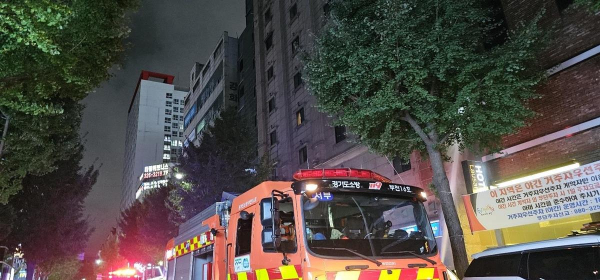 22일 저녁 화재가 발생한 경기도 부천 호텔(사진=연합뉴스)