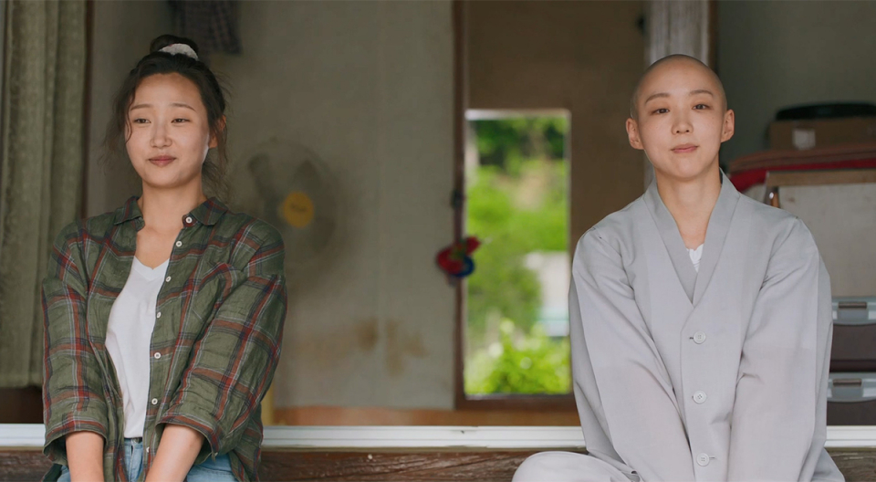 '문경'의 두 주인공 문경(왼쪽, 류아벨 분)과 가은(조재경 분). (사진=비아신픽쳐스)
