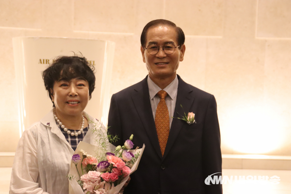 출판기념회에 참석한 이성출 장군 부부. (사진=임동현 기자)