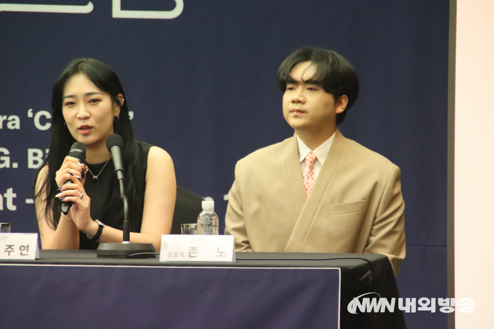 오페라 '카르멘'의 메조소프라노 정주연(왼쪽)과 테너 존 노. (사진=임동현 기자)