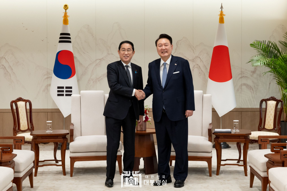 6일 방한한 기시다 일본 총리(좌)와 정상회담을 진행한 윤석열 대통령(우) (사진=대통령실)