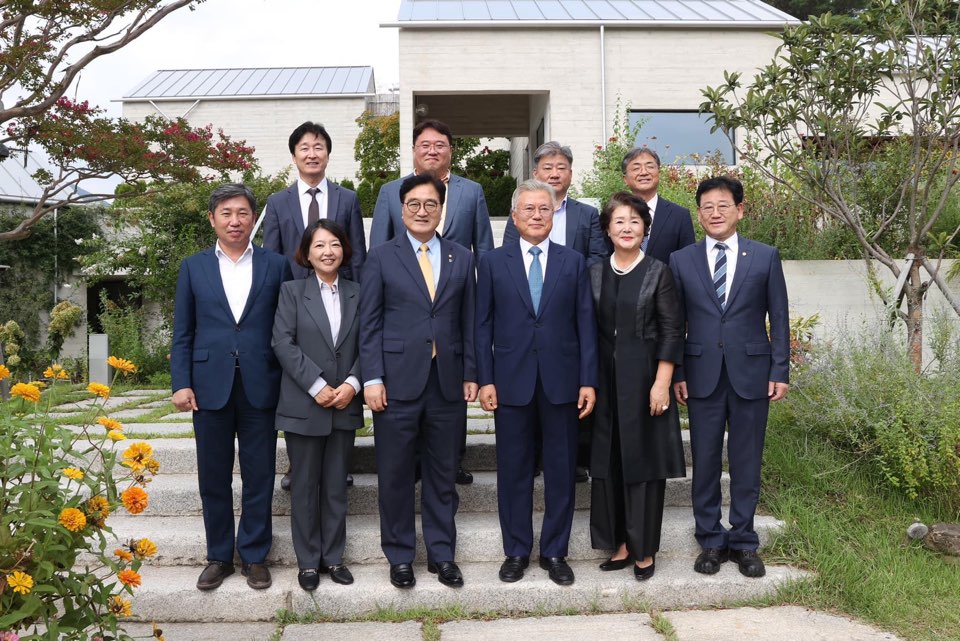 7일 문 전 대통령을 예방한 우원식 국회의장 일행(사진=연합뉴스)