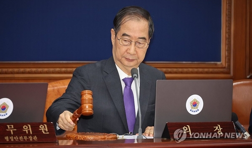 의사봉 두드리는 한덕수 총리 (사진=연합뉴스)