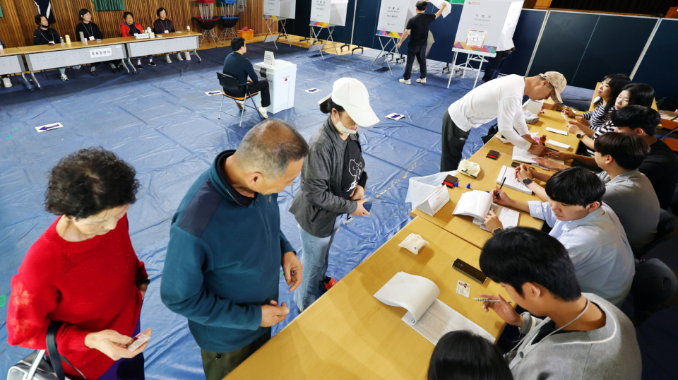 가장 높은 투표율을 기록 중인 전남 영광군수 투표현장(사진=연합뉴스)