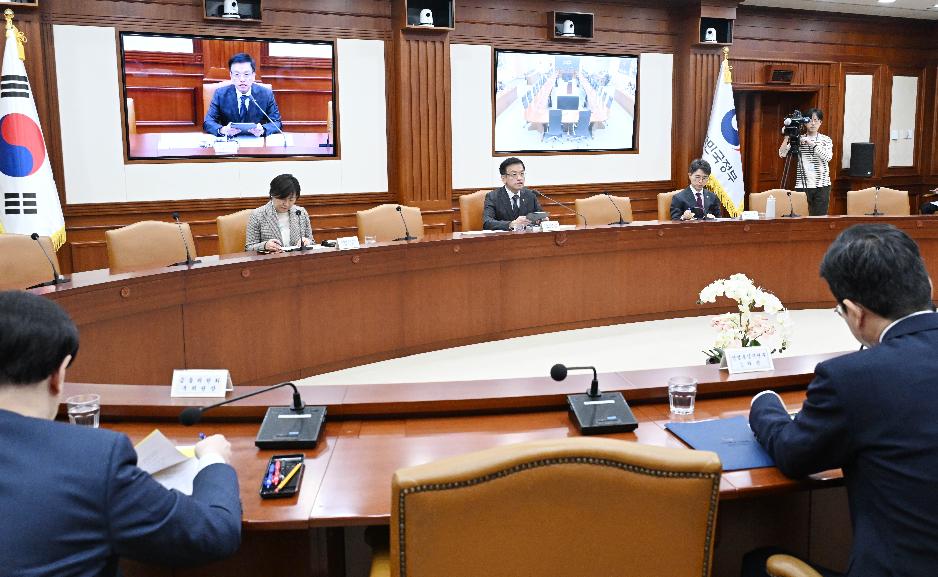 최상목 경제부총리 주재로 28일 열린 '경제관계장관회의'(사진=기획재정부)
