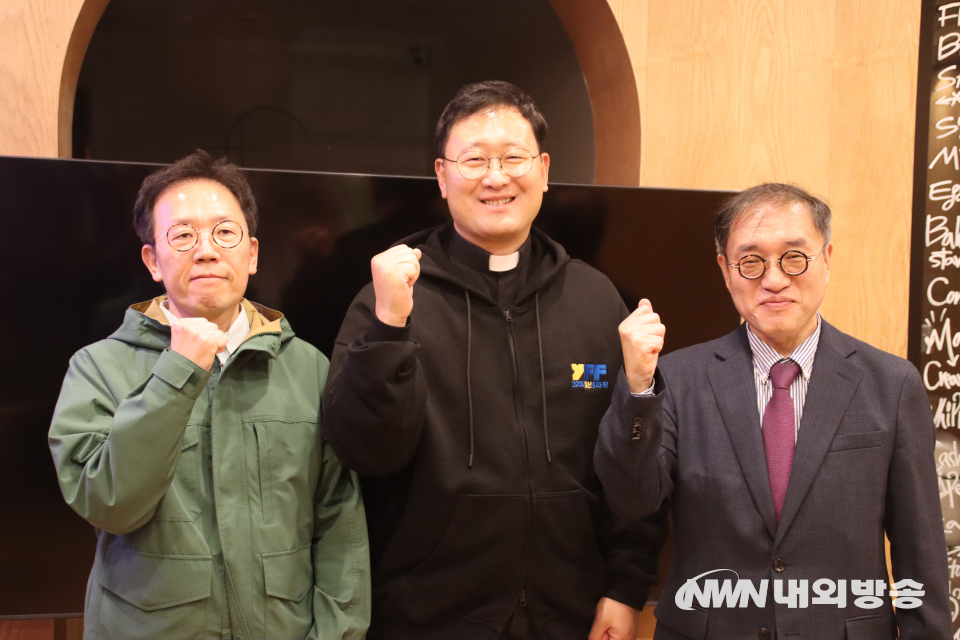 (왼쪽부터) 장호준 영화감독(제작 총괄), 이문수 집행위원장, 정지욱 영화평론가(프로그램 총괄). (사진=임동현 기자)