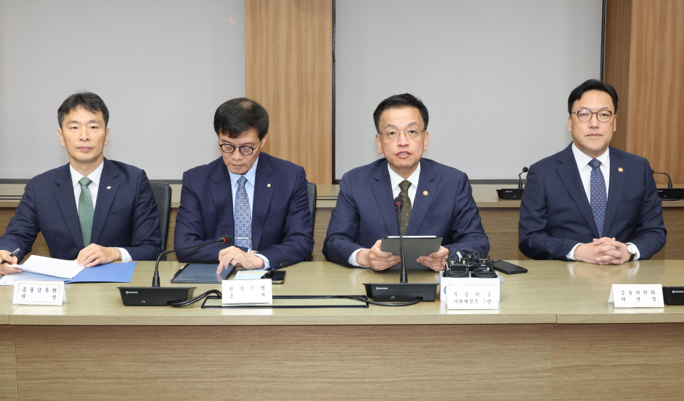 8일 열린 거시경제금융회의(사진=연합뉴스)