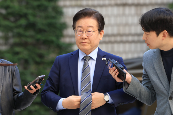 15일 법정에 들어가는 이재명 더불어민주당 대표(사진=연합뉴스)