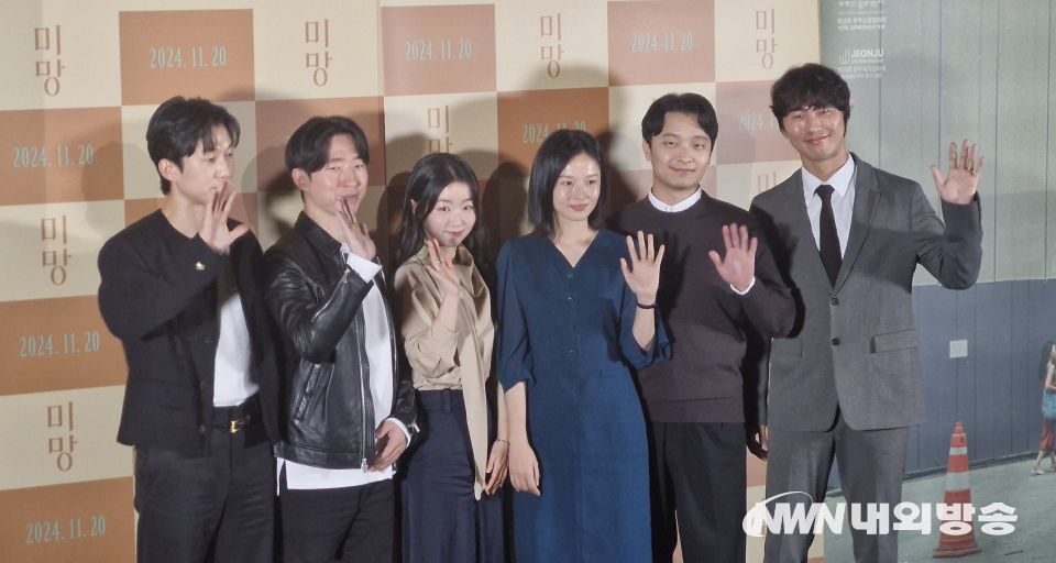(왼쪽부터) 박봉준 백승진 정수지 이명하 하성국 배우, 김태양 감독. (사진=임동현 기자)