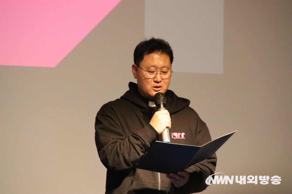 개막선언을 하는 이문수 2030 청년영화제 집행위원장. (사진=임동현 기자)