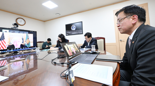 재닛 옐런 미 재무장관과 화상면담을 진행한 최상목 경제부총리 겸 기획재정부 장관(사진=연합뉴스)