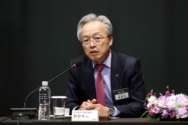 오는 2028년 2월까지 3년 더 중견련을 이끌게 된 최진식 회장(사진=한국중견기업연합회)