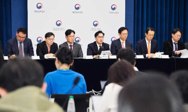 2일 열린 '2025년 경제정책방향' 브리핑. (사진=기획재정부)