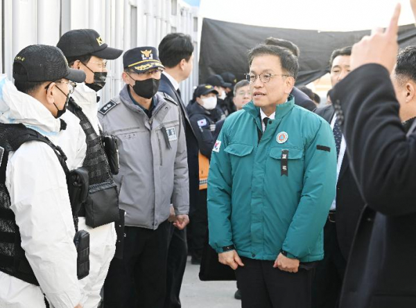 지난 2일 제주항공 여객기 참사 현장을 찾은 최상목 대통령 권한대행. (사진=기획재정부)