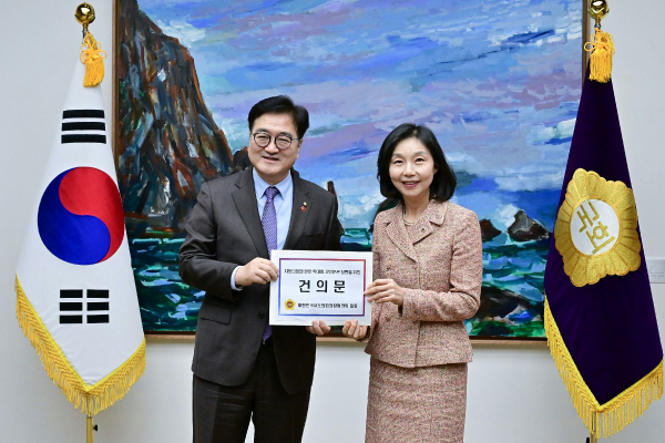 우원식 국회의장(왼쪽)과 최호정 서울시의회 의장. (사진=서울시의회)