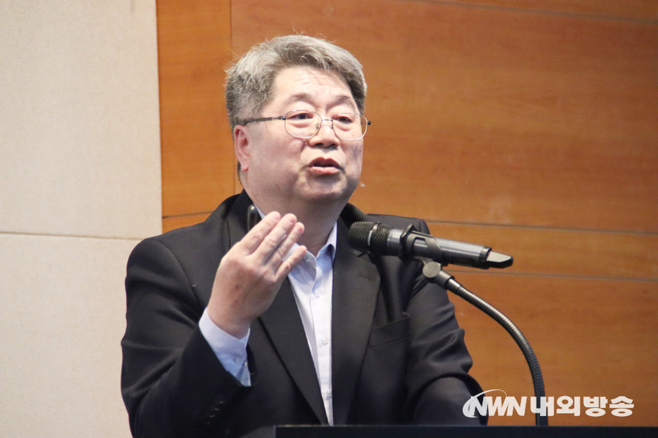 기조연설을 맡은 유동환 건국대 교수. (사진=임동현 기자)