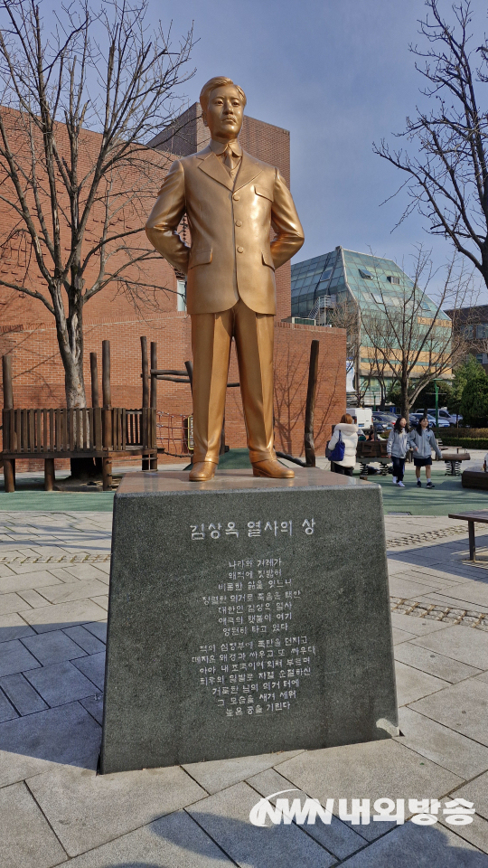 대학로 마로니에 공원에 있는 김상옥 열사의 동상. (사진=임동현 기자)