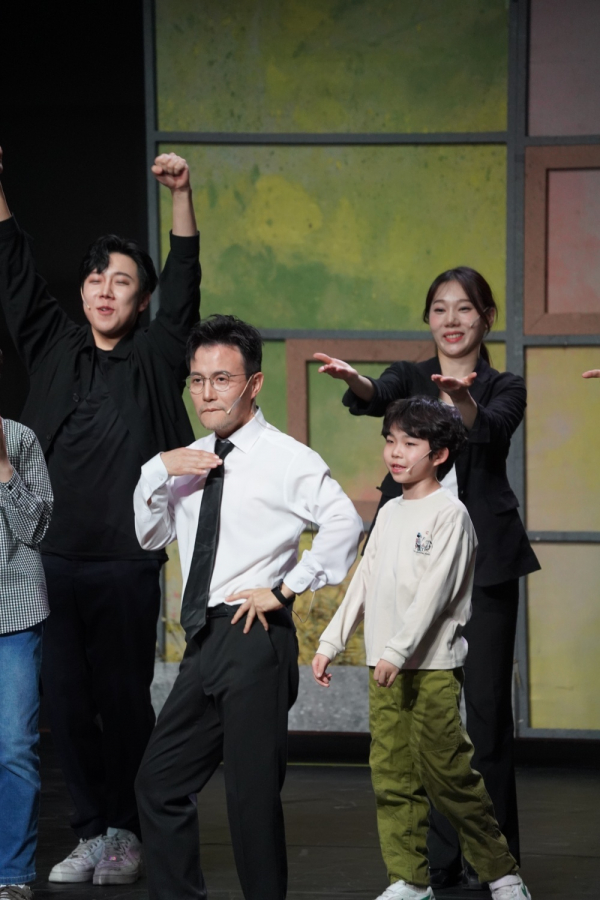 첫째 역을 맡은 가수 박남정. (사진=드림아트테인먼트)