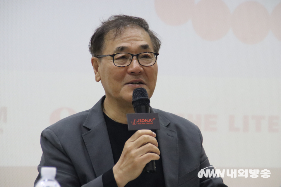 지난 3일 전주에서 기자회견을 한 배창호 감독. (사진=임동현 기자)