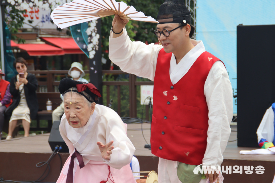 오전에 열린 '발효콘서트'에 참여한 여성국극의 대표 배우 조영숙 명창(왼쪽). (사진=임동현 기자)
