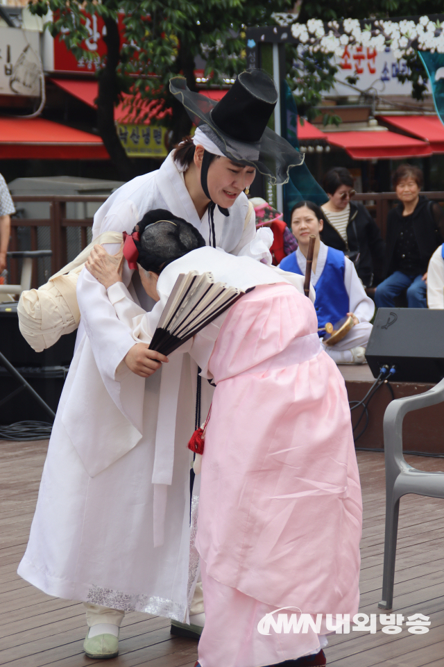 거지꼴로 돌아온 이몽룡과 월매(조영숙 분)의 만남. (사진=임동현 기자)